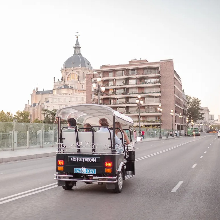 Eco Tuk Tuk Madrid - Tour Exprés por Madrid en Tuk Tuk